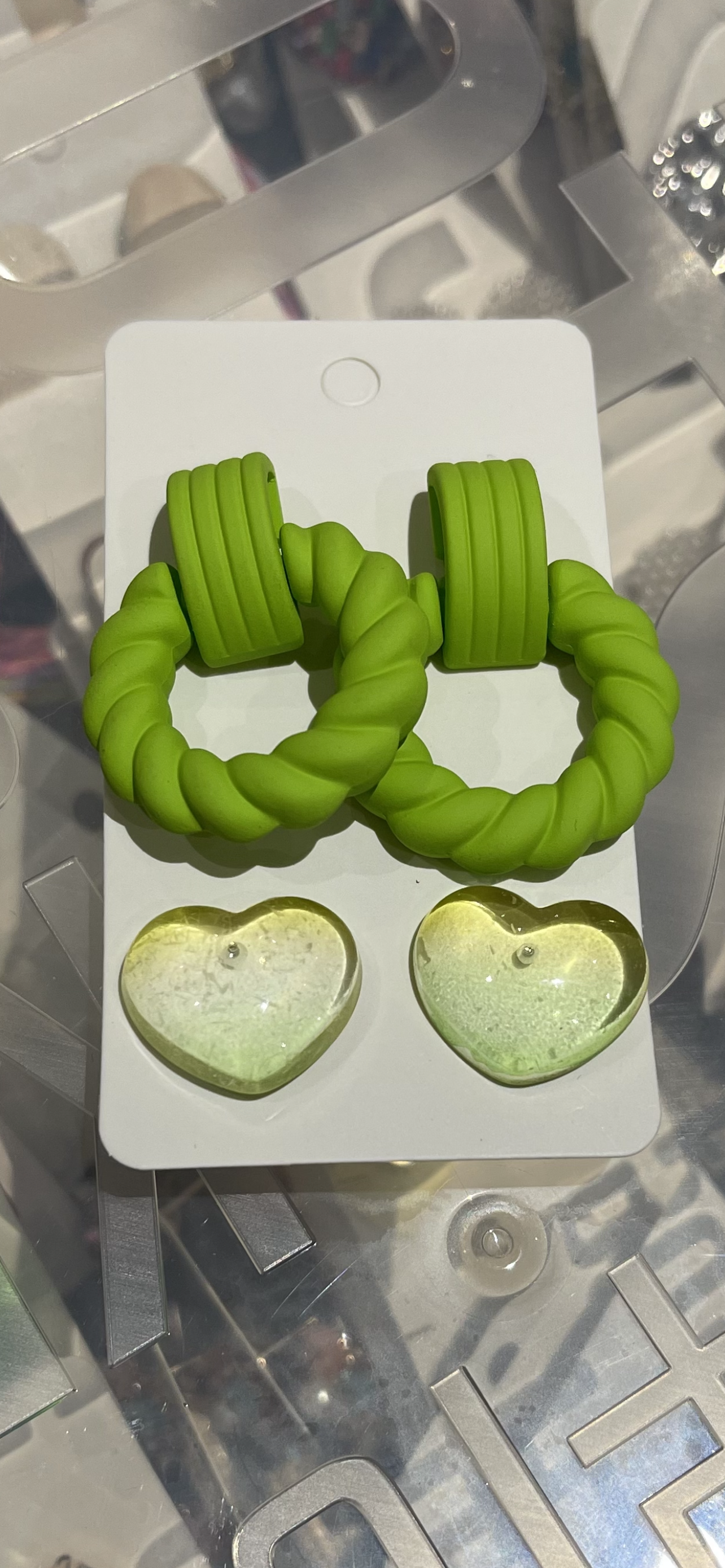 2 par/set Fashionabla hjärt-och kransformade örhängen