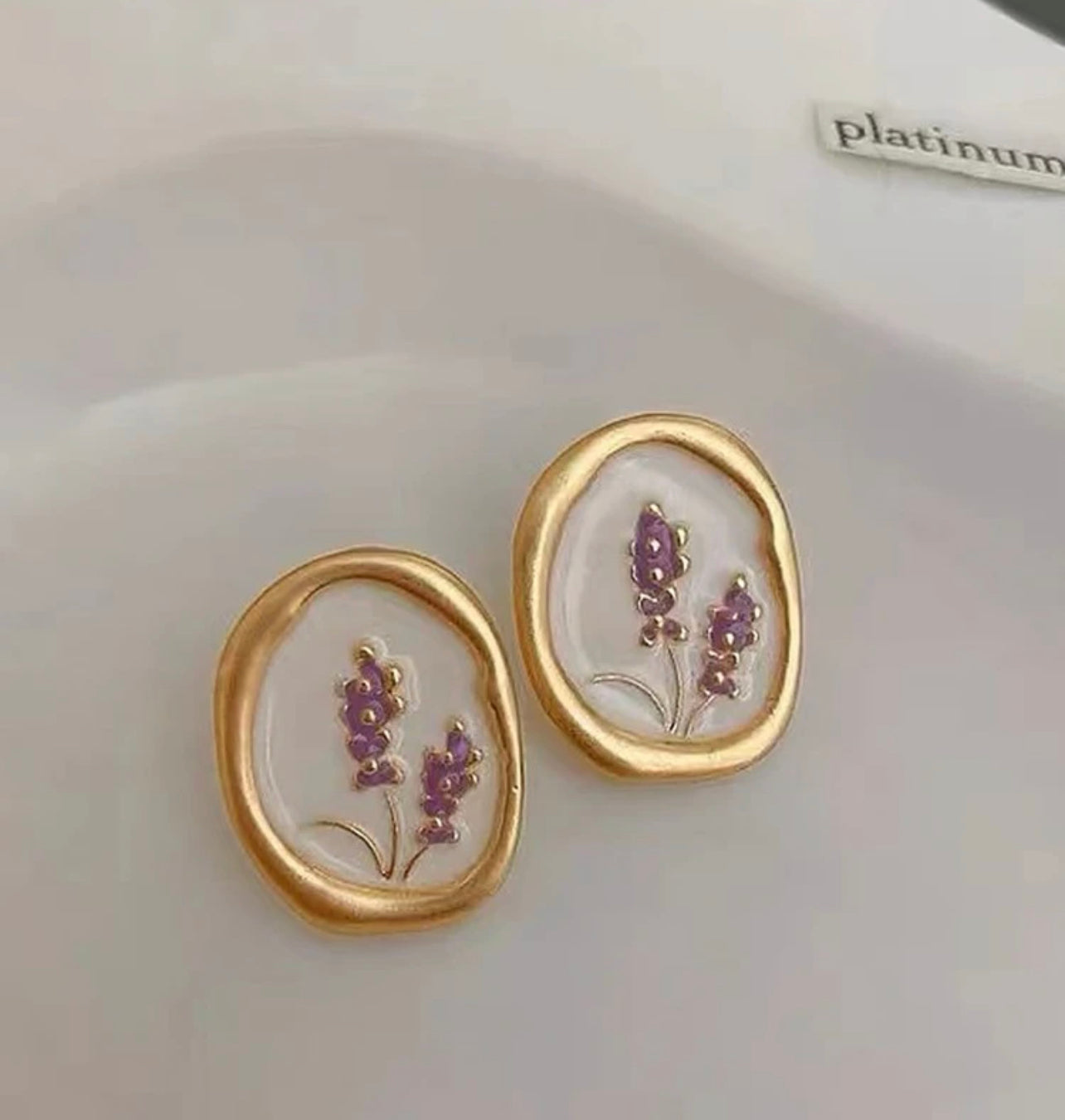 Vintageörhängen med blommönster